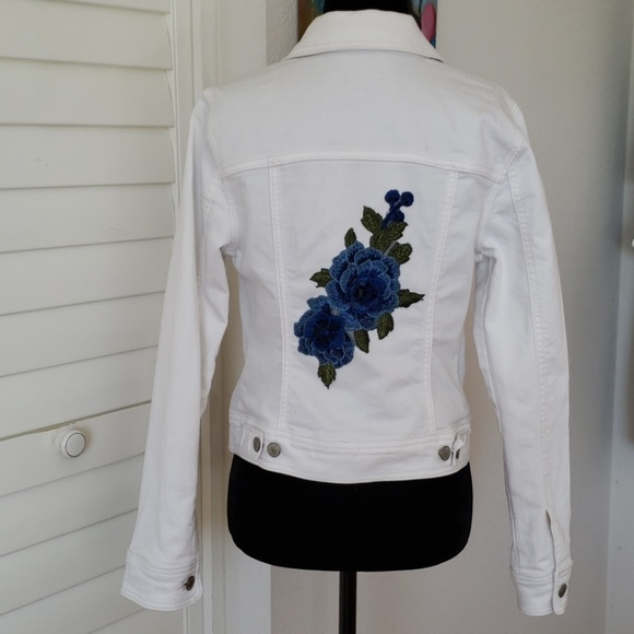 Old Navy White Denim Trucker Jacket w/ Blue Roses - Picture 11 of 11